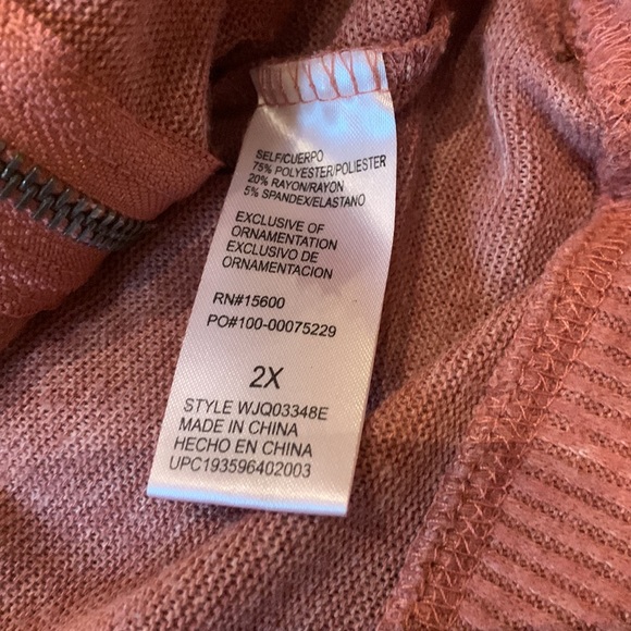 Soft pink asymmetric neck sweater with zipper detail - Picture 4 of 8